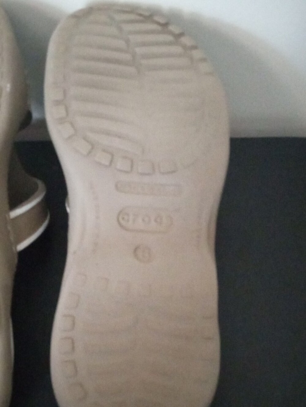CROCS Women's Brown and Cream Slip-On Sandals Size 6 - Picture 9 of 10